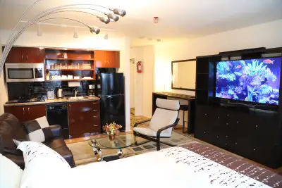 Located in Pantages tower (200 Victoria St.), close to Eaton Centre and St. Michael’s Hospital. Full...