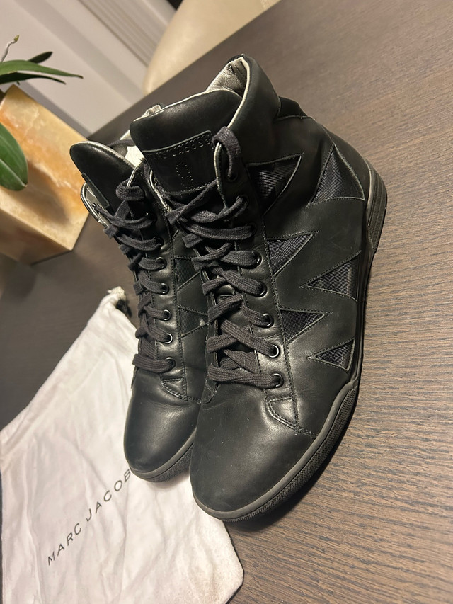 MARC JACOBS BLACK LEATHER HIGH TOP SNEAKERS FOR MEN SZ 9 USED in Men's Shoes in City of Toronto - Image 4