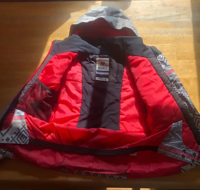 ROXY SKI JACKET SIZE 10/M in Ski in Banff / Canmore - Image 3