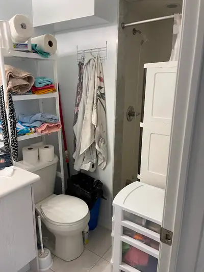 A nice basement for rent. One room and kitchen. Full bathroom, laundry room and storage room. One ca...