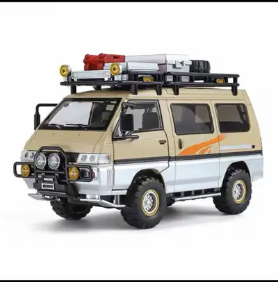 1:24 Mitsubishi Delica Camping RV Alloy Van Model Ornament Door Opening Toy Have light and engine so...