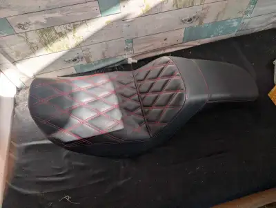 Harley seat fits dyna bikes pre M8, I got the wrong one.
