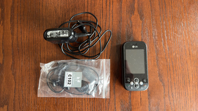 [$40] - LG NEON TE365 CELLPHONE (ROGERS) + CHARGER & HEADSET in Cell Phones in Markham / York Region - Image 2