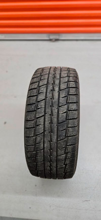 1 pneu d'hiver Dunlop 1 winter tire 225/50/16