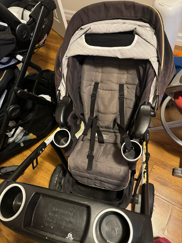  single stroller with car seat in Strollers, Carriers & Car Seats in City of Halifax - Image 2