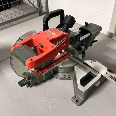 Milwaukee miter saw lik new, View more
