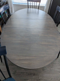 Table de cuisine 43po x 63po avec ext. de 16po + 6 chaises