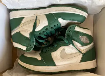 Jordan 1 “Gorge Green” size 8.5. 9+/10 condition. Authentic, selling because they are a half-size to...