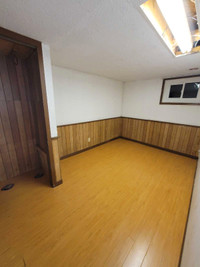 Spacious room for rent mccowan/lawrence