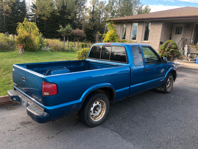 2001  Chev S-10 - As Is / For Parts in Cars & Trucks in Thunder Bay - Image 2
