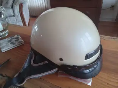 MEDUIM SIZE, PEARL WHITE, REMOVEABLE PEAK, REMOVABLE EAR PADS, DUEL VENTS. Tax and Tariff Free.