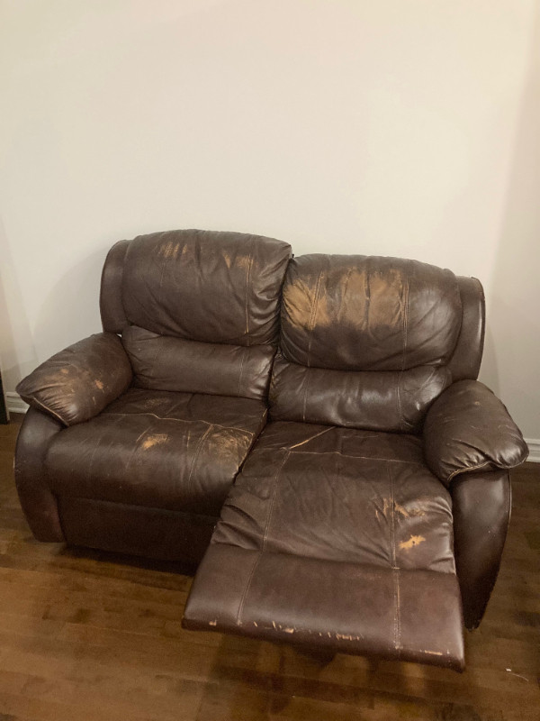 Brown Leather Sofa Couch Recliner dans Sofas et futons  à Ville de Montréal - Image 4
