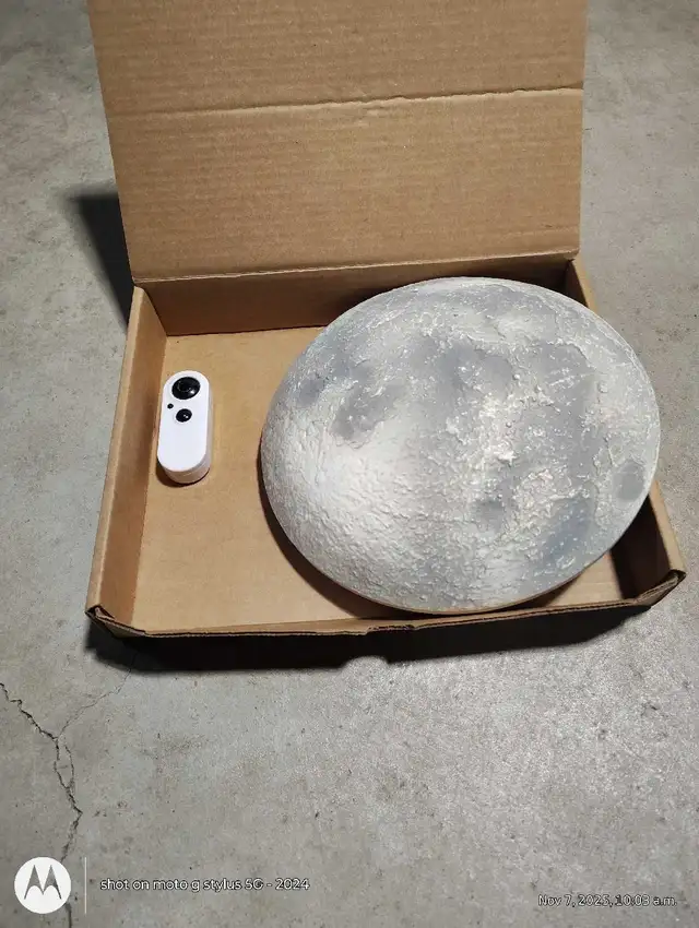 Moon Night Light in Indoor Lighting & Fans in Brantford - Image 2