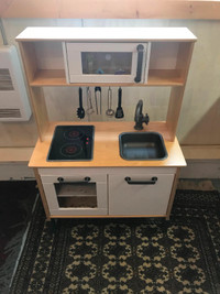 Kids Play Kitchen, comes with toys and accesories