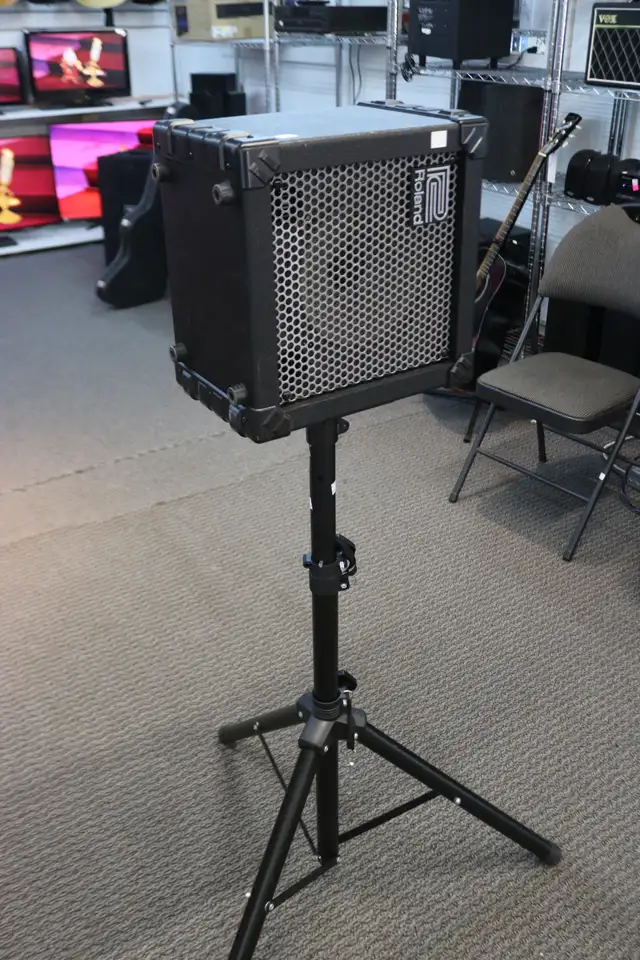 Amp Musical ROLAND cube-20x w/ pa Stand attachment (#42031-1) in Amps & Pedals in City of Halifax - Image 8