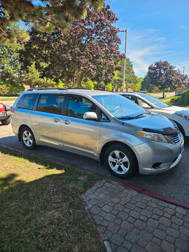 Used Silver 2011 Toyota Sienna  in Cars & Trucks in City of Toronto
