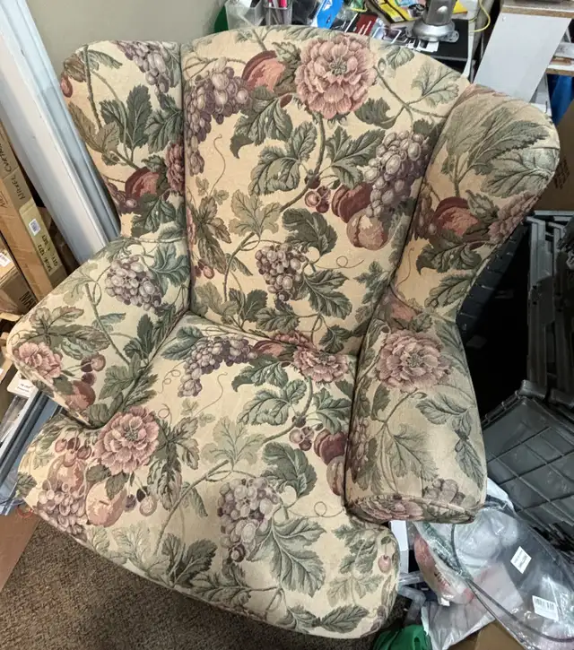 Wing Back Chair - custom tapestry in Chairs & Recliners in City of Toronto - Image 4