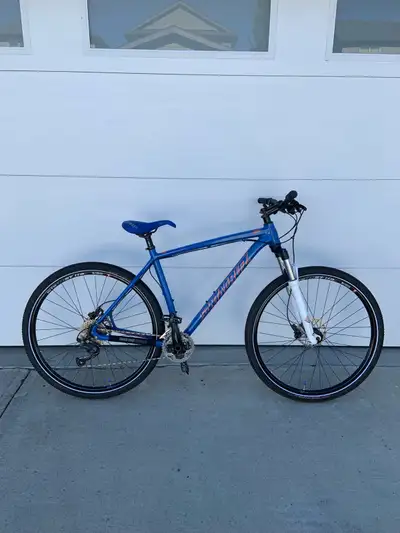 Amazing bike, rarely ridden with great colours. XL aluminum frame. Air front fork. I changed the tir...