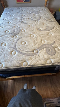 DOUBLE MATTRESS AND MATCHING BOX SPRING