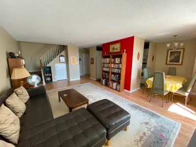ROOM FOR RENT IN LARGE CONDO NEAR UTM
