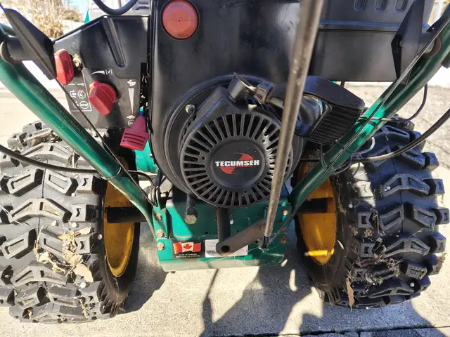 MTD Yardman 29" snowblower in Snowblowers in Kitchener / Waterloo - Image 6