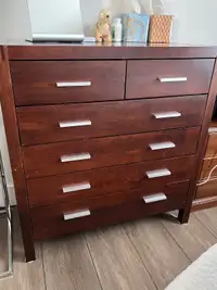 Wood drawer chest in great condition