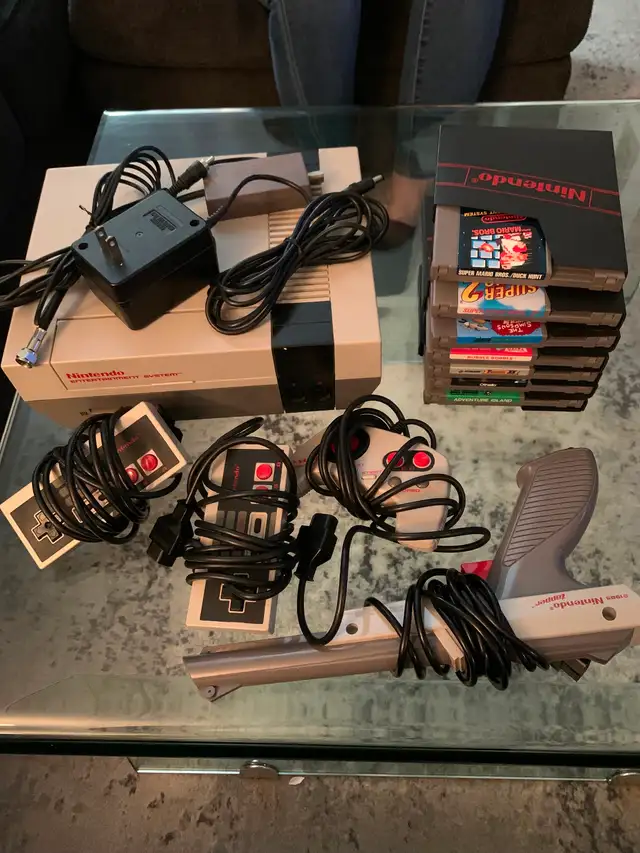 NES NINTENDO ENTERTAINMENT SYSTEM WITH 8 GAMES