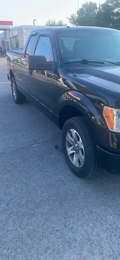 2011 Ford F150 v6 ps,pb,pw,pl cruise control , remote start , power drivers seat and a/c works great...