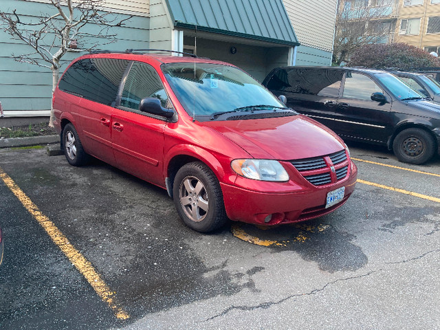 2007 Dodge Caravan Minivan & Joey Power wheel  Chair Lift in Cars & Trucks in Delta/Surrey/Langley - Image 2