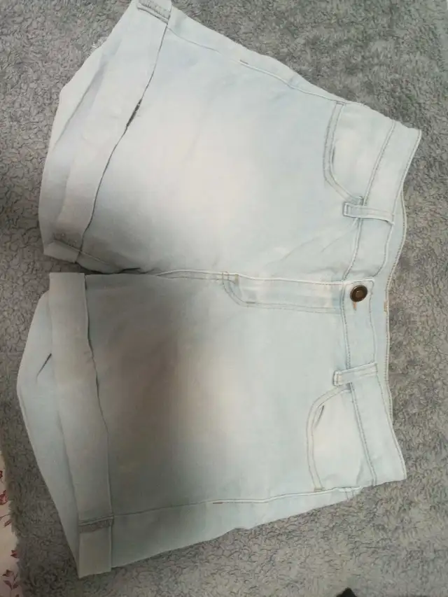 Women’s Jeans & Shorts Bundle – Great Condition in Women's - Other in City of Toronto - Image 4