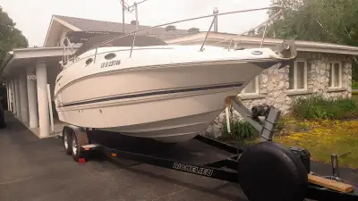 Bateau chaparral signature 240 entretenu et hiverniser par marina. moteur mercruiser 5 litres mpi br...