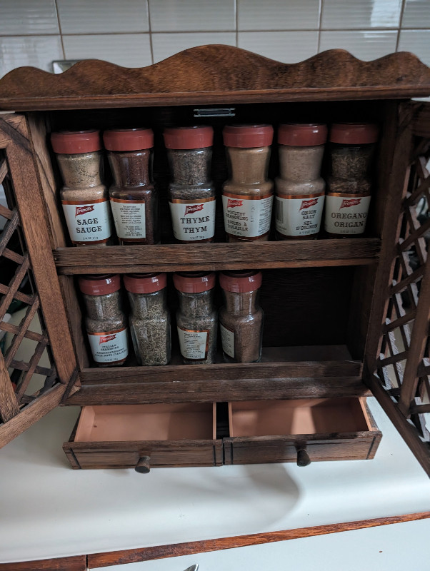 Wooden Spice Rack vintage in Kitchen & Dining Wares in City of Toronto - Image 3