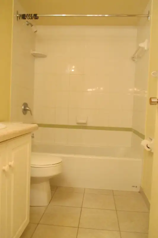 Orangeville Apartment With Closets Galore and Balcony in Long Term Rentals in Oakville / Halton Region - Image 7