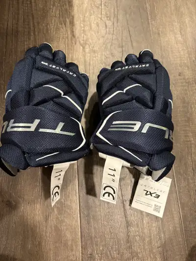 New Elite True Hockey Gloves Junior Size 11 (Black or Navy), View more
