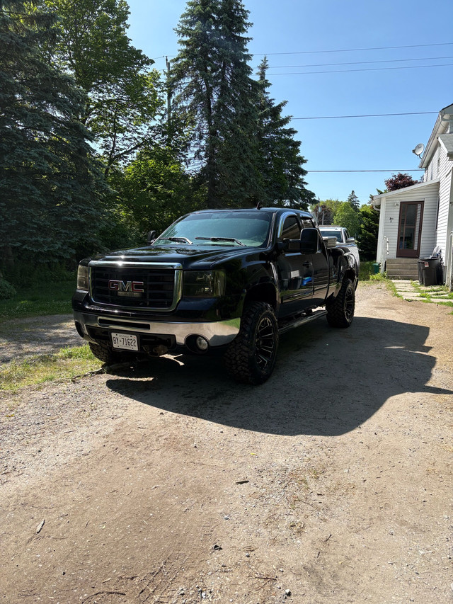 2008 GMC Duramax in Cars & Trucks in Oshawa / Durham Region