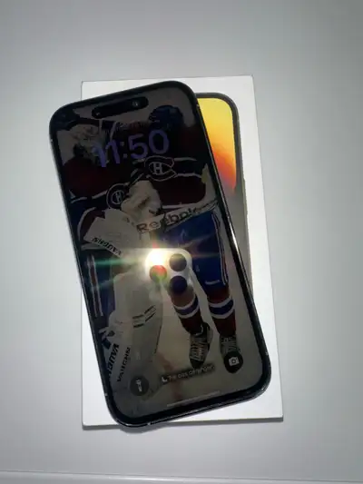 iPhone 14 pro 128gb batterie a 88% fonctionne parfaitement écran neuve mais Face ID fonctionne!prix...