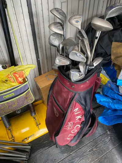 I’m selling my older golf clubs set. There are still in good condition. Best offer for the set.