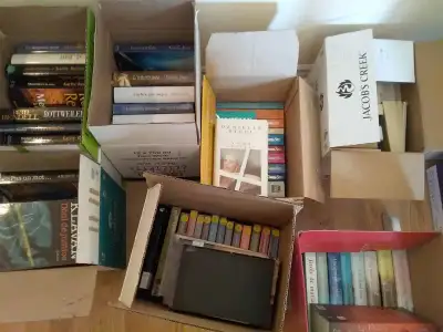 Laval, 250livres à vendre en lot seulement, View more