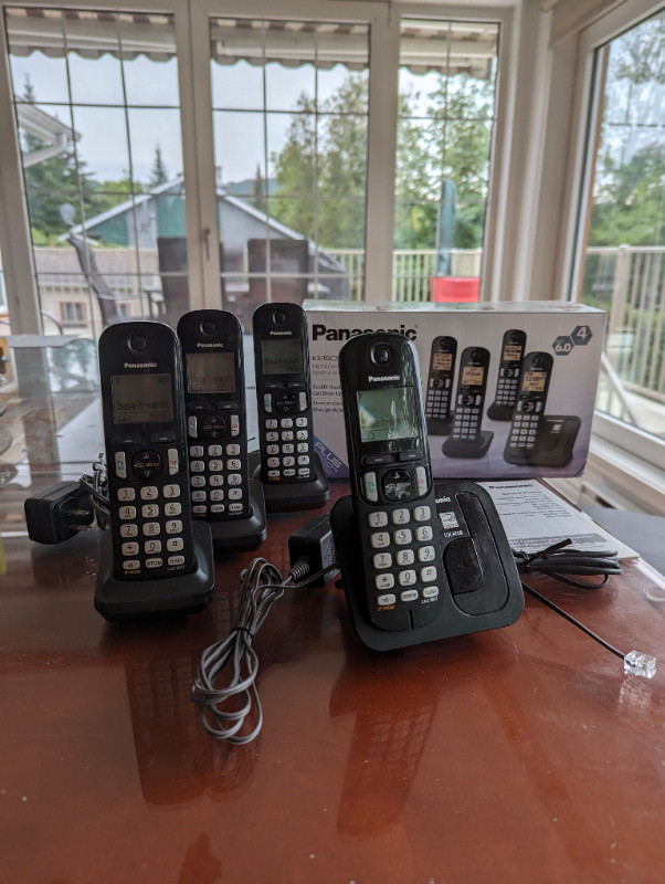 Téléphone à 4 combinés Panasonic  pour ligne terrestre dans Téléphones résidentiels et répondeurs  à Laurentides