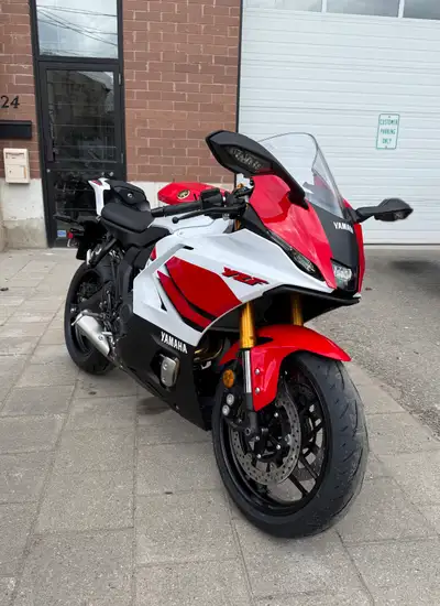 Only 1200 kilometres on this fantastic sport bike. No scratch’s, dents or damage anywhere. First ser...