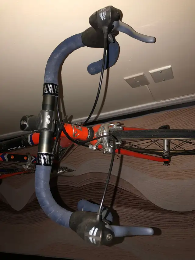 Trek road bike 43 cm in Road in City of Toronto - Image 3