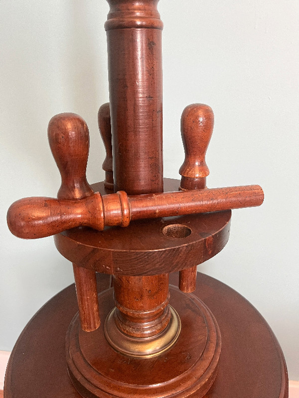 VINTAGE NAUTICAL TABLE LAMP with BELAYING PINS in Arts & Collectibles in City of Halifax - Image 2