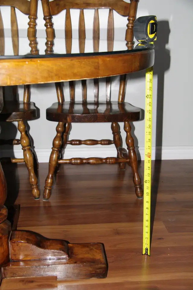 Kitchen Table with Chairs in Dining Tables & Sets in Markham / York Region - Image 8