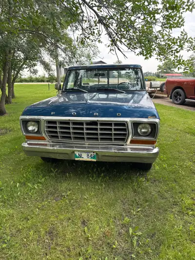 Looking for a drivers door panel, cab lights, cab outside visor and trim under rear window.