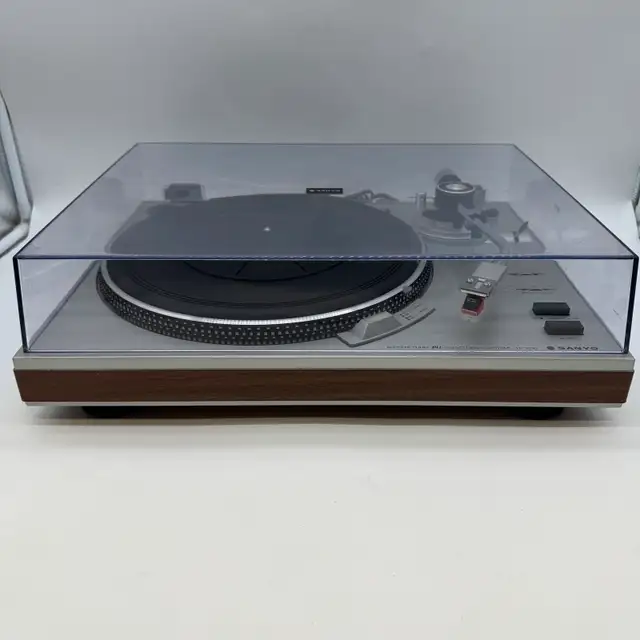 Sanyo TP-1010 Semi Automatic W/ Auto Return Belt Drive Turntable in Stereo Systems & Home Theatre in City of Toronto - Image 3