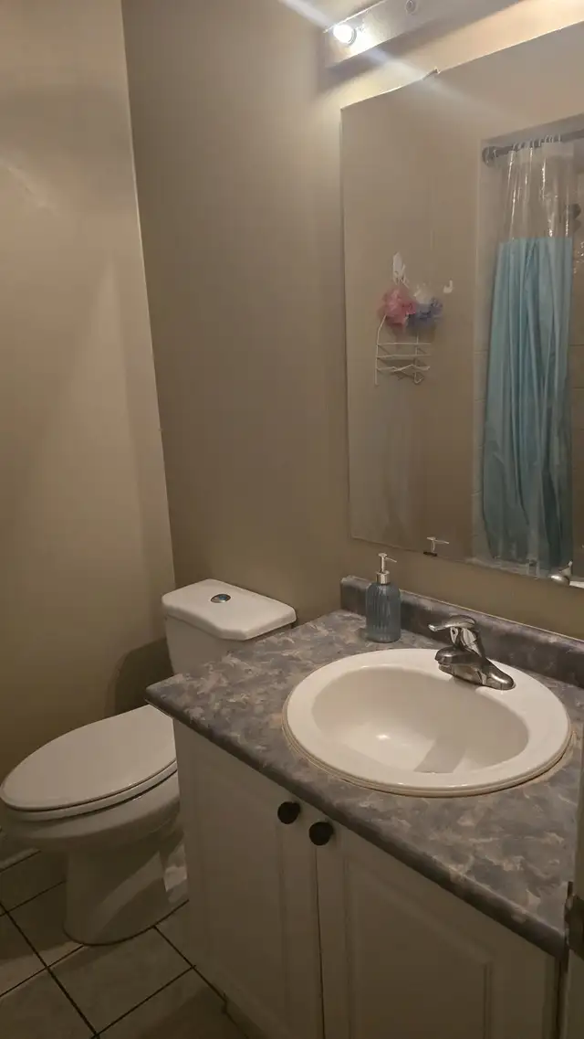 One room avaialble for 2 girls in 4 bedroom house63826905367555124