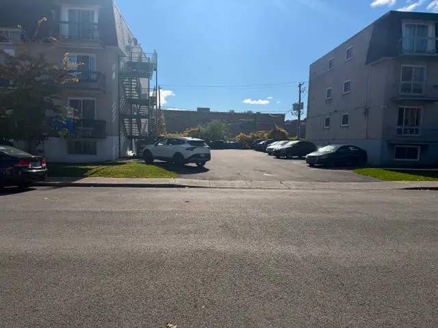 À LOUER – STATIONNEMENT EXTÉRIEUR À LAVAL | Storage & Parking for Rent ...