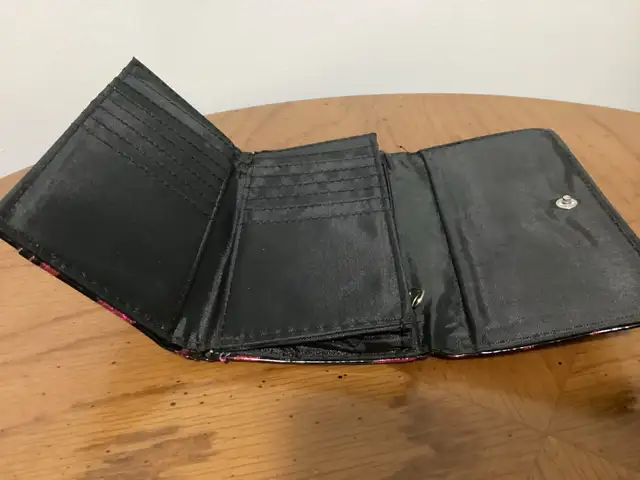 Tiger print Wallet in Bags & Luggage in Mississauga / Peel Region - Image 4