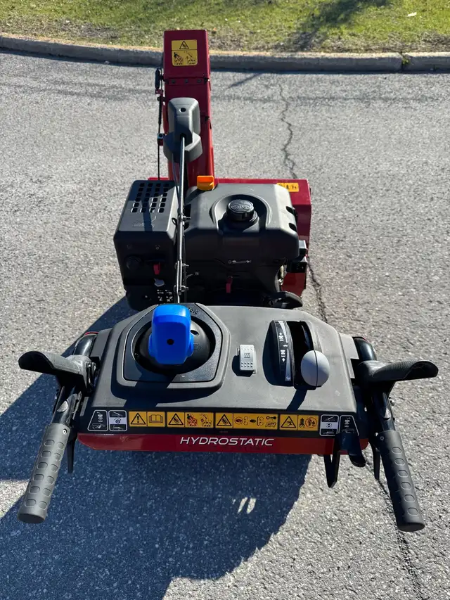 Toro 14/28 Commercial TRX HD Snowblower Souffleuse a Neige in Snowblowers in City of Montréal - Image 10