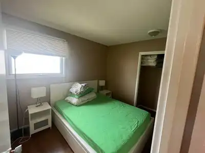 Furnished room for rent - Thorncliffe area (Female only)
